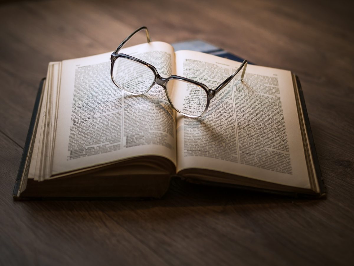 Glasses, Book, Education image/Free for use/ Pixabay/https://pixabay.com/photos/glasses-book-education-eyeglasses-1052010/